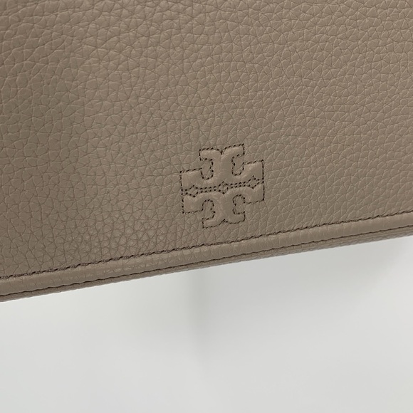 Tory Burch Thea flat crossbody wallet French gray clutch purse bag silver new - Picture 5 of 6